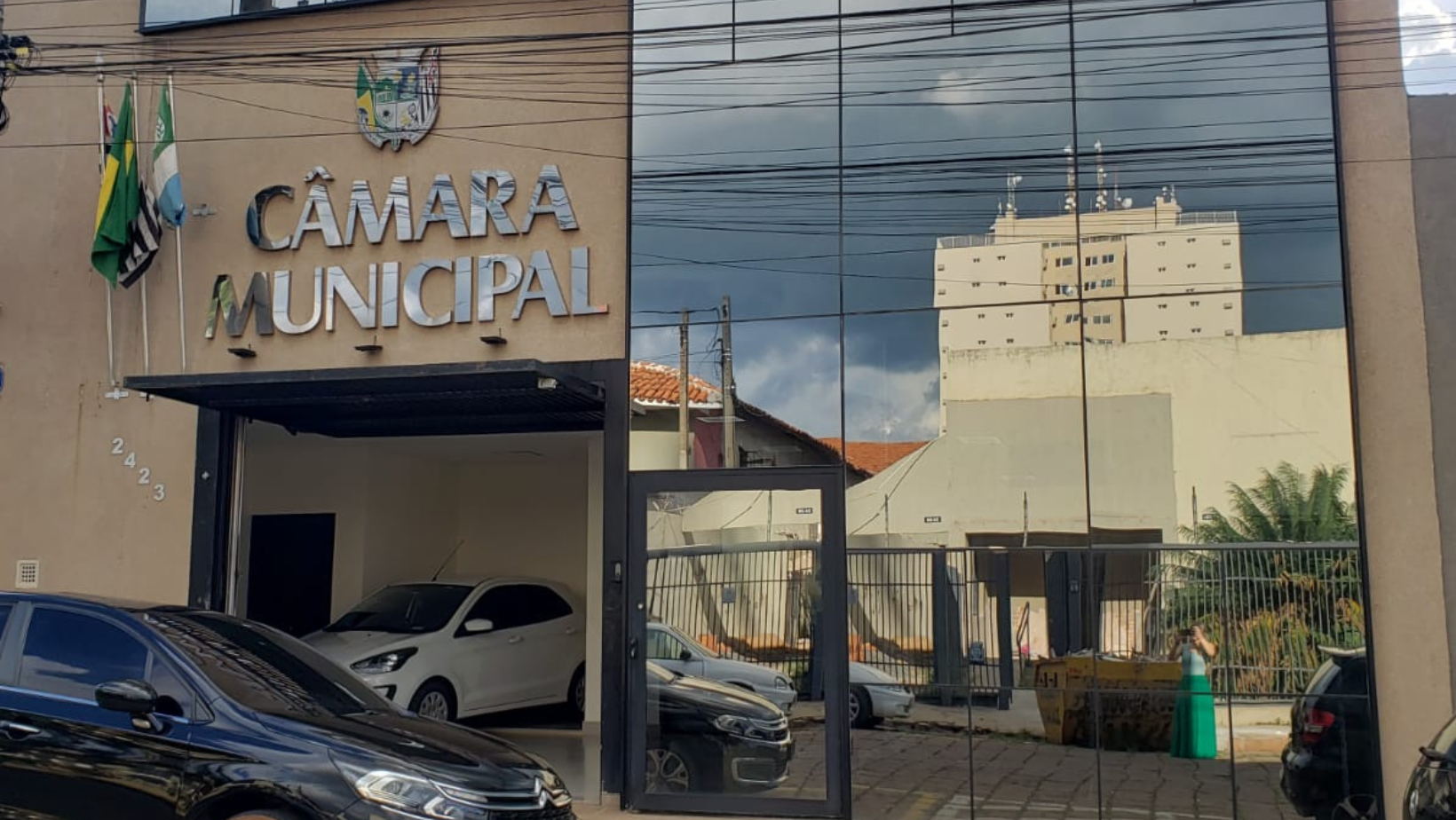 Pela primeira vez, estagiários da Câmara começam a receber vale-alimentação