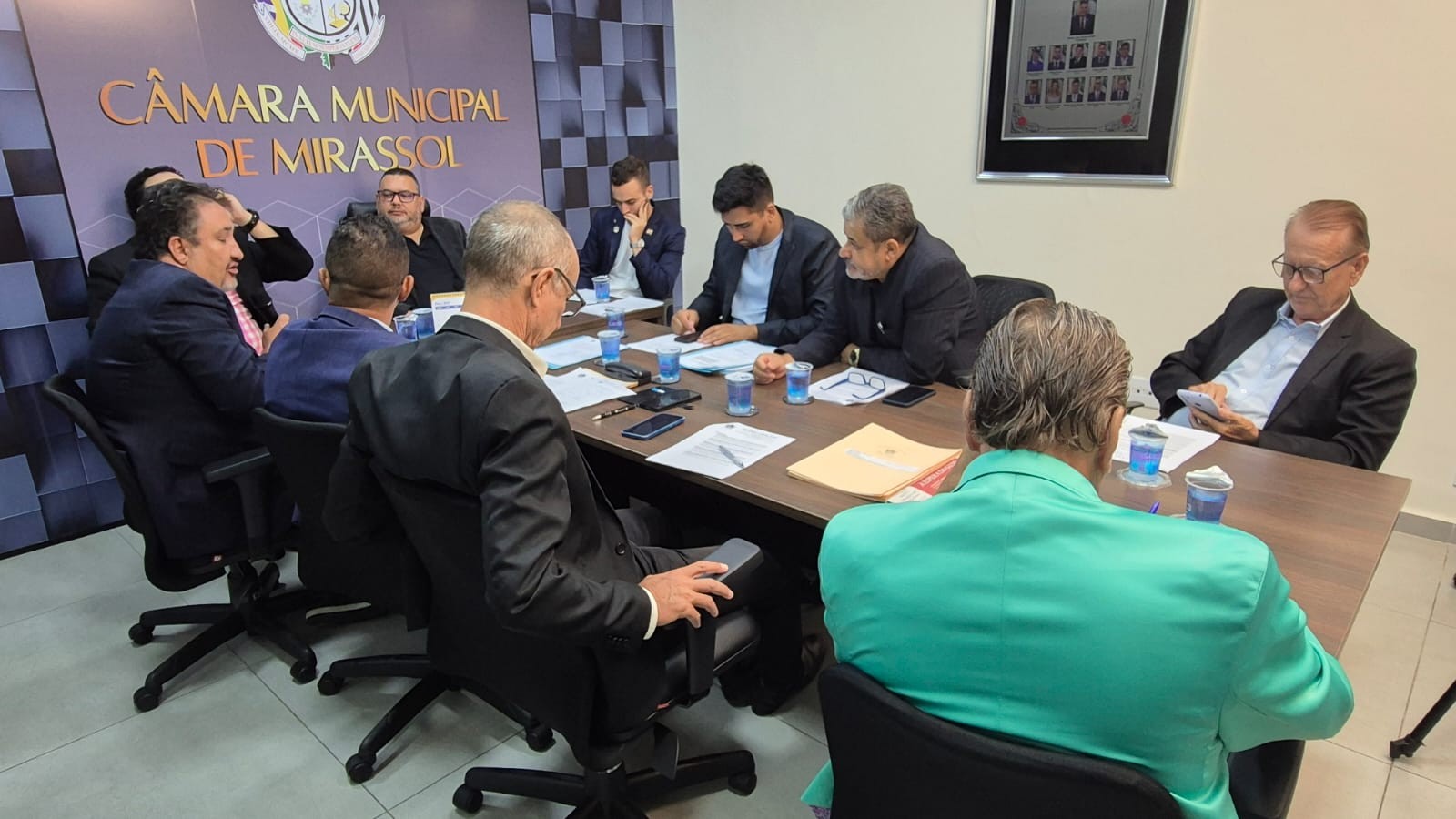 Vereadores aprovam projetos para garantir transparência na prestação de contratos 