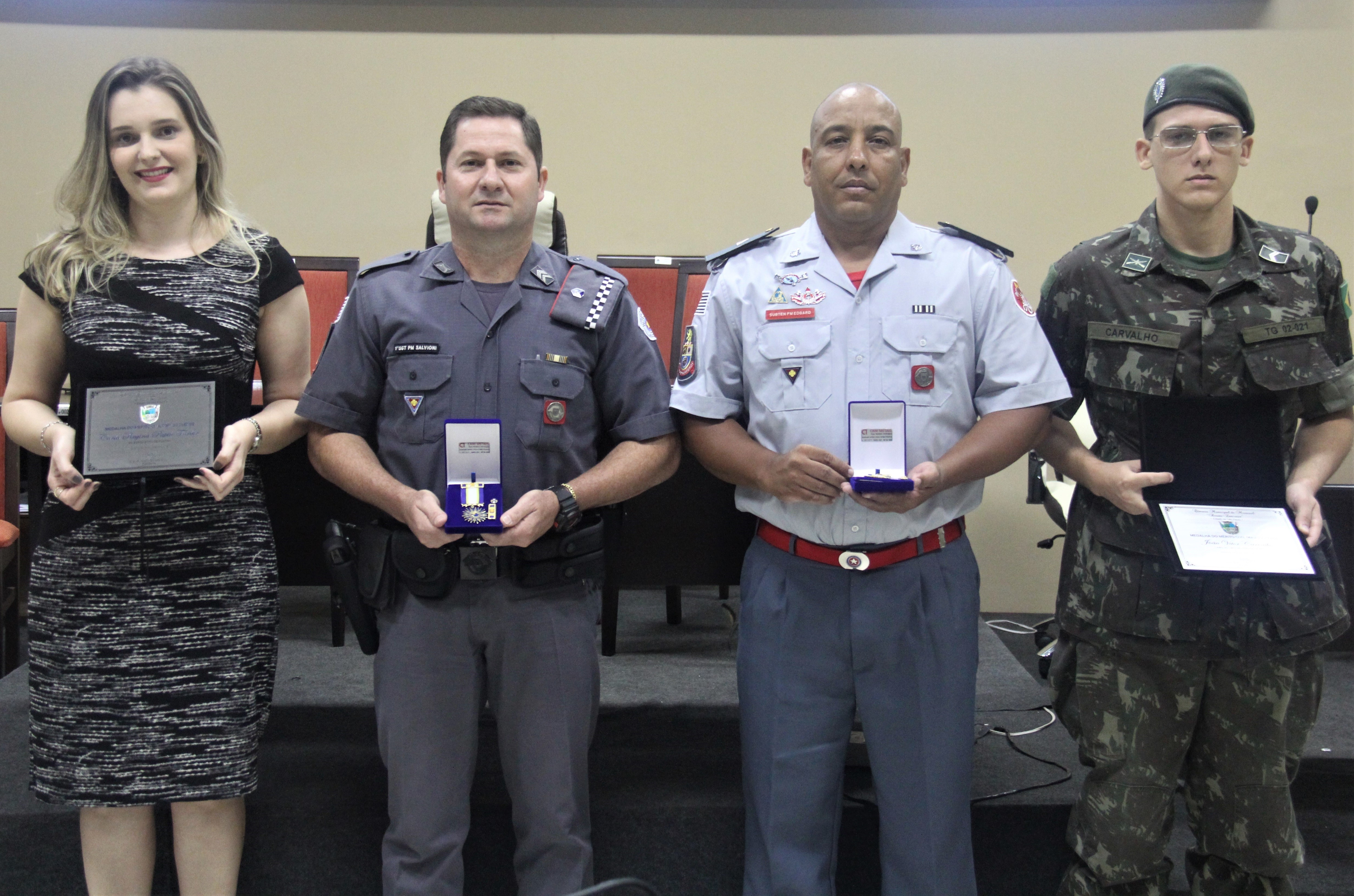 Homenageados com as Medalhas do Mérito Civil e Militar, em 2017. 