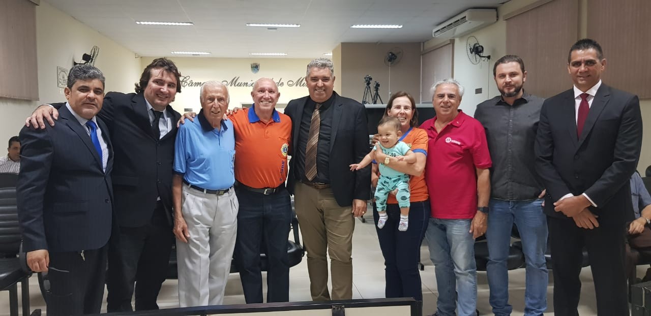 Membros do Lions Clube e Rotary Club acompanharam votação