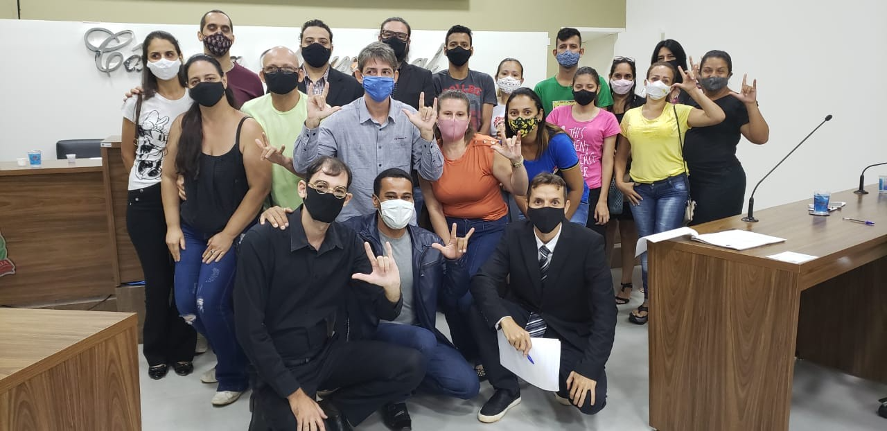 Grupo da comunidade surda mirassolense em visita à Câmara de Mirassol, no início do ano / CMM