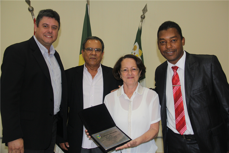 Aninha recebe a homenagem de Erlem Maciel, Donegá e Jorge Salgadeiro